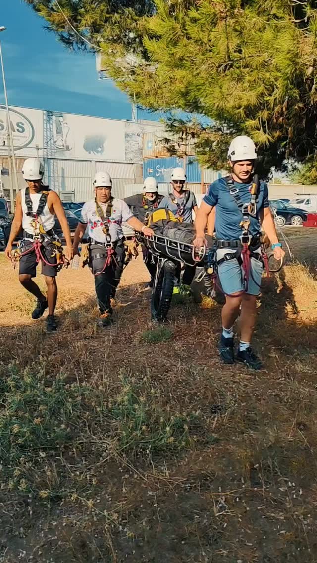 🚨 La diferencia no está en conocer la técnica, sino en saber aplicarla cuando realmente importa.

Formación  @internationalitra Rope Rescue Nivel 2.  GRACIAS a todos por vuestro esfuerzo y compromiso.

Seguimos formando profesionales. 💪

#ITRA #RopeRescue #RescateTécnico #BerniaVerticales #Entrenamiento Bomberos