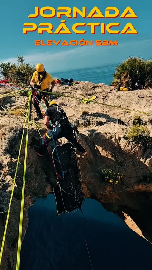 La calidad de una formación no depende únicamente de los equipos, las instalaciones o los procedimientos que se utilizan.

Depende, sobre todo, del tiempo que los instructores dedican a entrenar, analizar y perfeccionar aquello que posteriormente enseñarán. Es inversión de tiempo "Las horas que dedicamos en las prácticas hoy, son la confianza que transmitiremos mañana a los profesionales que nos elijan para su formación."

Nuestras jornadas prácticas forman parte de ese compromiso. Son espacios de trabajo donde revisamos maniobras, validamos métodos y compartimos experiencias para asegurar que los contenidos que llegan al alumno han sido previamente contrastados sobre el terreno.

La experiencia se adquiere trabajando. La confianza se construye entrenando. Y la excelencia en la formación nace de dedicar tiempo a mejorar continuamente.

Porque formar profesionales exige seguir siendo alumno cada día.

Esta es la clave amigo!  ya te contarémos como lo hemos hecho 😉

#itra #roperescue #itraespaña #seguridadhastalaexcelencia #berniaformacion